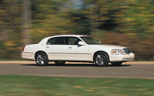   Lincoln Town Car - 2003