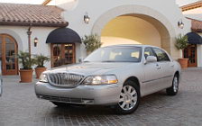   Lincoln Town Car - 2003