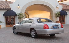   Lincoln Town Car - 2003