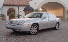   Lincoln Town Car - 2003