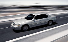   Lincoln Town Car - 2006