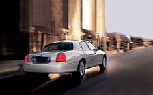   Lincoln Town Car - 2006