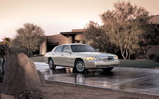   Lincoln Town Car - 2006