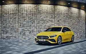   Mercedes-Benz A 200 AMG Line UK-spec - 2023