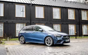   Mercedes-Benz B 200 AMG Line UK-spec - 2023
