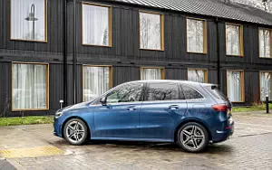   Mercedes-Benz B 200 AMG Line UK-spec - 2023