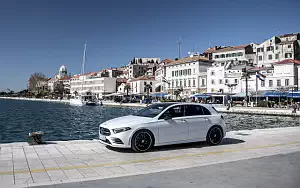   Mercedes-Benz A 180 d AMG Line - 2018