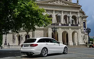   Mercedes-Benz C300 BlueTEC HYBRID Estate Avantgarde - 2014