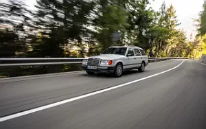   Mercedes-Benz 300 TD Turbo 4MATIC S124 - 1989