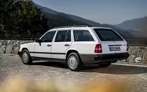   Mercedes-Benz 300 TD Turbo 4MATIC S124 - 1989