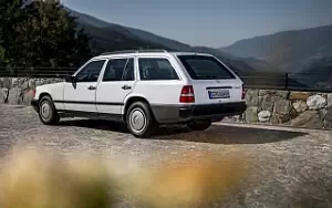   Mercedes-Benz 300 TD Turbo 4MATIC S124 - 1989