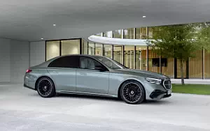   Mercedes-Benz E 300 e 4MATIC AMG Line - 2023