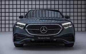   Mercedes-Benz E 300 e 4MATIC AMG Line - 2023