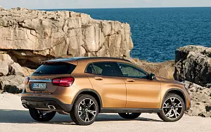   Mercedes-Benz GLA 220 d 4MATIC - 2017
