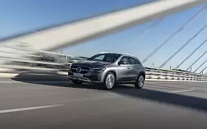   Mercedes-Benz GLA 220 d 4MATIC Progressive Line - 2020