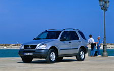   Mercedes-Benz ML320 - 1998