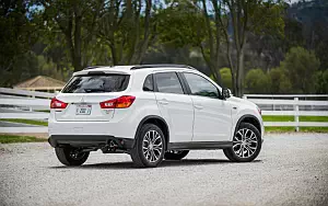   Mitsubishi Outlander Sport SEL US-spec - 2015