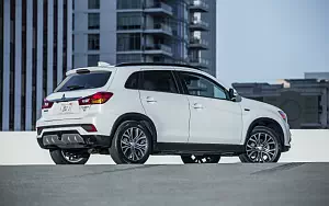   Mitsubishi Outlander Sport SEL US-spec - 2017