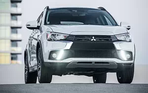   Mitsubishi Outlander Sport SEL US-spec - 2017