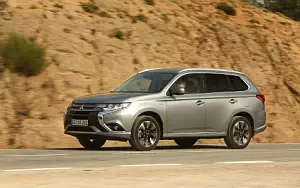   Mitsubishi Outlander PHEV - 2015