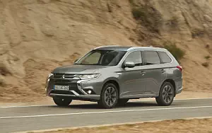   Mitsubishi Outlander PHEV - 2015