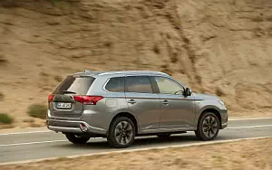   Mitsubishi Outlander PHEV - 2015