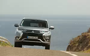   Mitsubishi Outlander PHEV - 2015