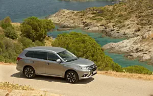   Mitsubishi Outlander PHEV - 2015