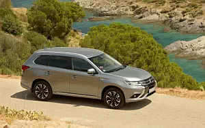   Mitsubishi Outlander PHEV - 2015