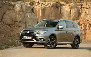   Mitsubishi Outlander PHEV - 2015