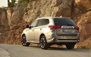   Mitsubishi Outlander PHEV - 2015