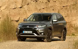   Mitsubishi Outlander PHEV - 2015