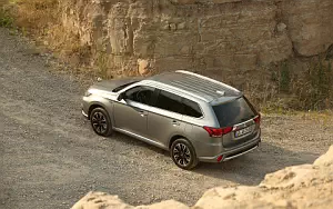   Mitsubishi Outlander PHEV - 2015