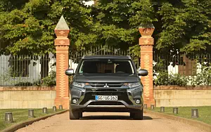   Mitsubishi Outlander PHEV - 2015