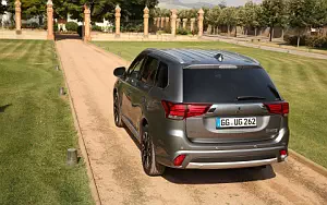   Mitsubishi Outlander PHEV - 2015