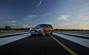   Mitsubishi Outlander - 2018