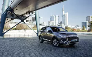   Mitsubishi Outlander - 2018