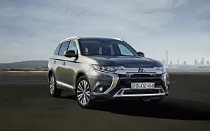   Mitsubishi Outlander - 2018