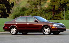   Nissan Maxima US-spec - 2000