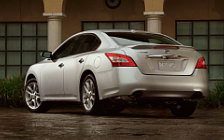   Nissan Maxima US-spec - 2009