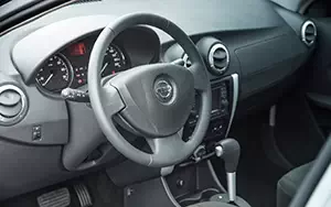   Nissan Almera - 2013