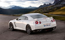   Nissan GT-R - 2011