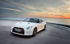   Nissan GT-R - 2011