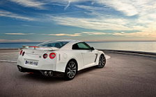   Nissan GT-R - 2011