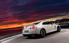   Nissan GT-R - 2011