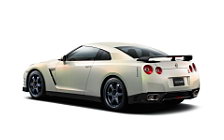  Nissan GT-R - 2011
