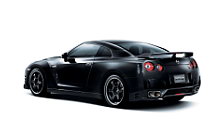   Nissan GT-R - 2011
