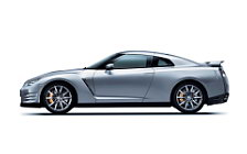   Nissan GT-R - 2011