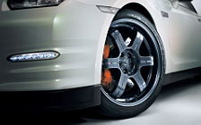   Nissan GT-R - 2011