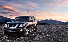   Nissan Pathfinder - 2010